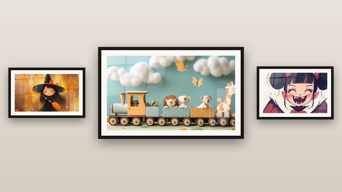 Parete galleria con tre quadri incorniciati: Vampiro N°1, Treno N°2 e Strega N°2