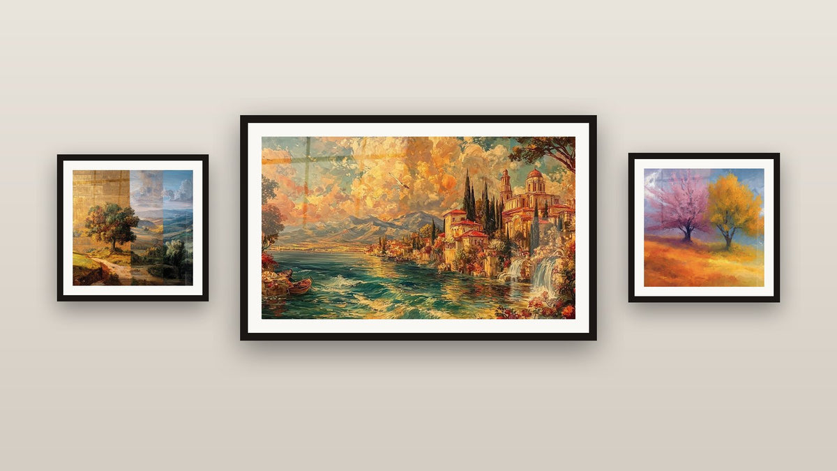 Galerijwand met drie ingelijste schilderijen, waaronder Twee bomen herfst en Herfstlandschap compositie