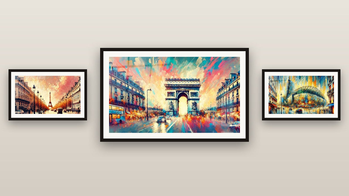 Parete galleria con tre quadri incorniciati, tra cui Arco di Trionfo N°1