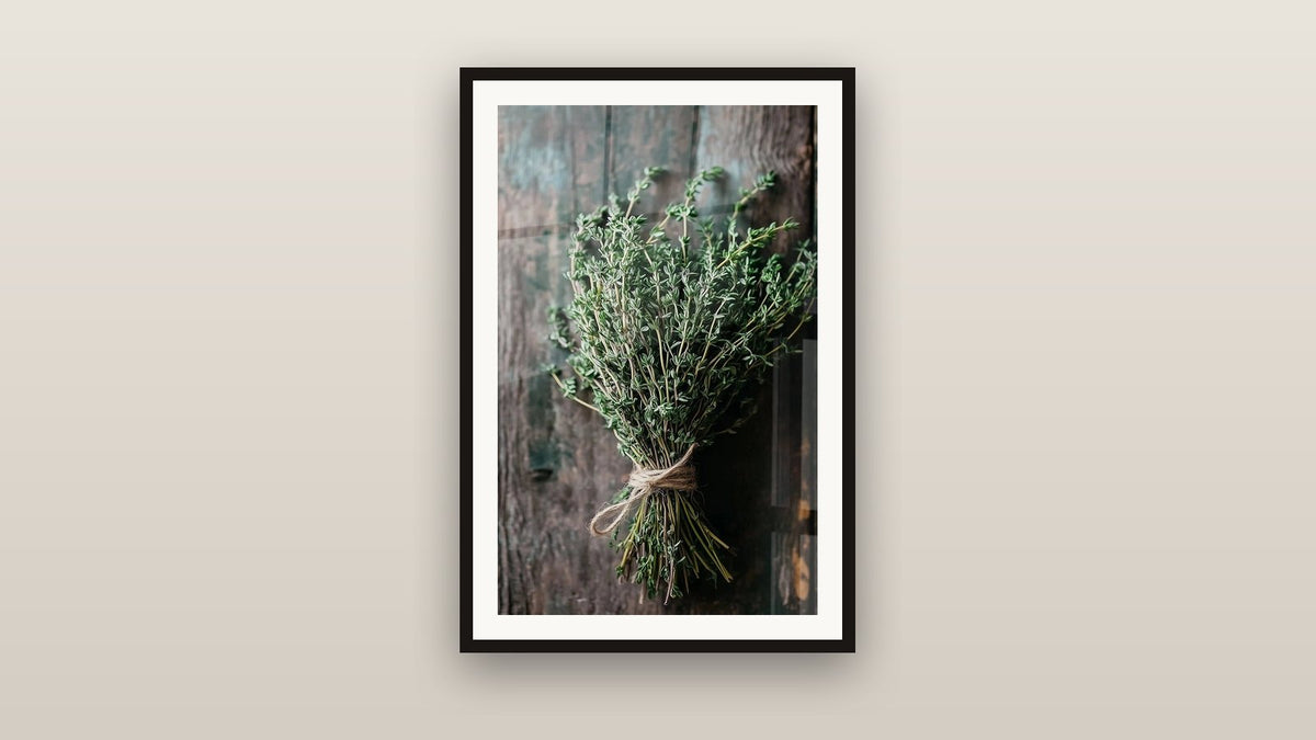 Tableau encadré sur un mur : Herbes aromatiques N°1