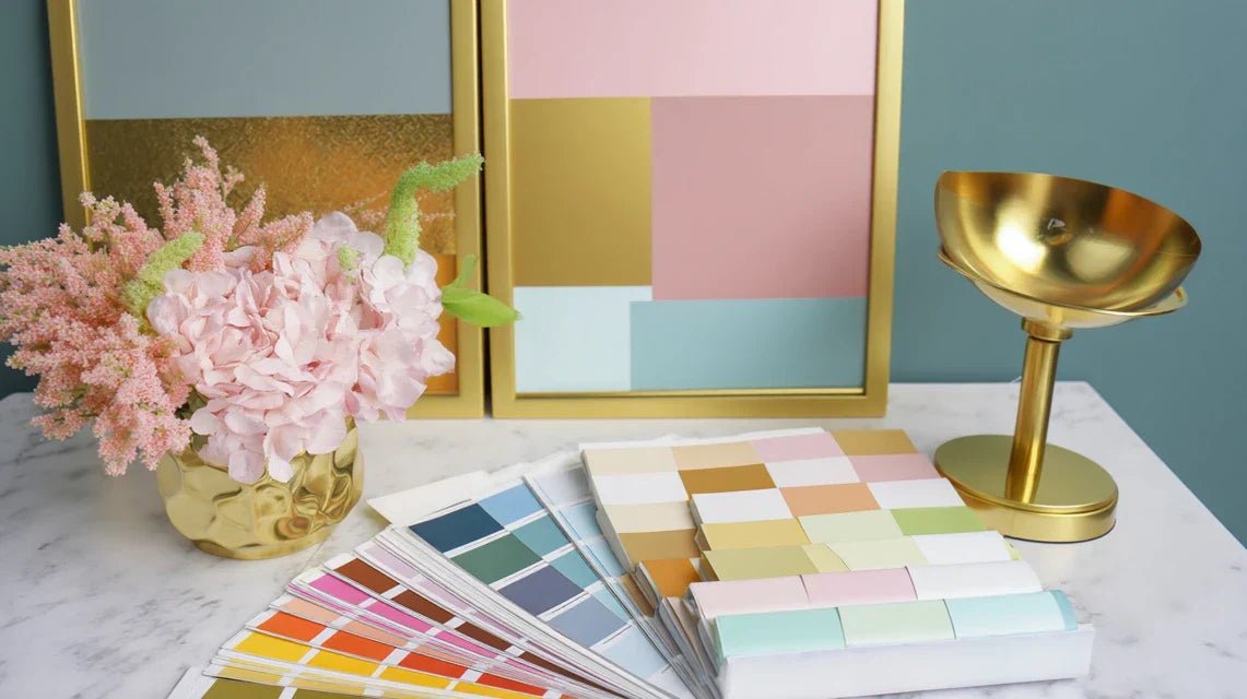 Palette de couleurs : pastel, nude, doré, rose poudré