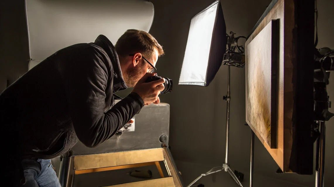 Photographier un tableau sans reflet : les techniques des pros