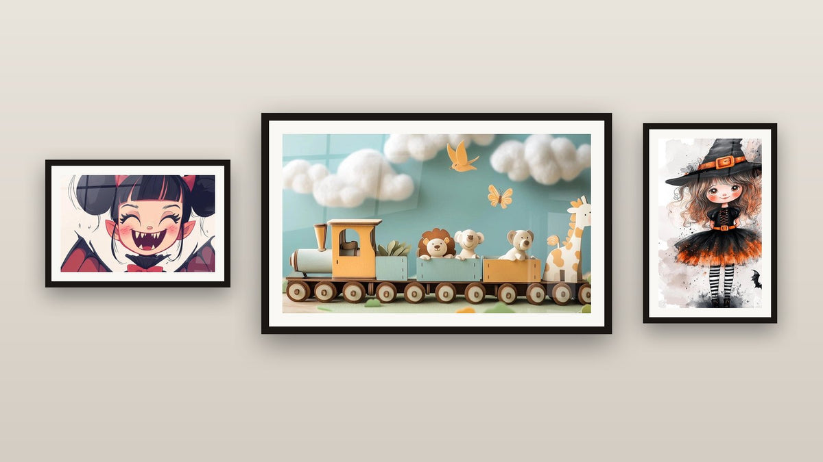 Mur de galerie avec trois tableaux encadrés : Sorcière N°1, Vampire N°1 et Train N°2