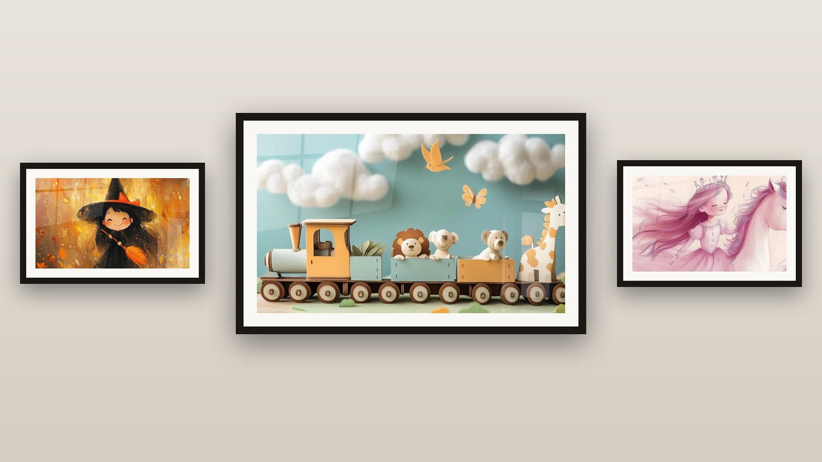 Galerijwand met drie ingelijste schilderijen, waaronder Treintafel nr. 2