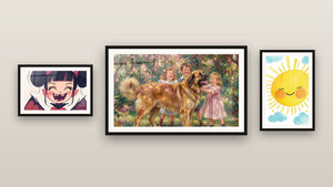 Galerijwand met drie ingelijste schilderijen, waaronder Vampierposter nr. 1 en Kinderen nr. 21