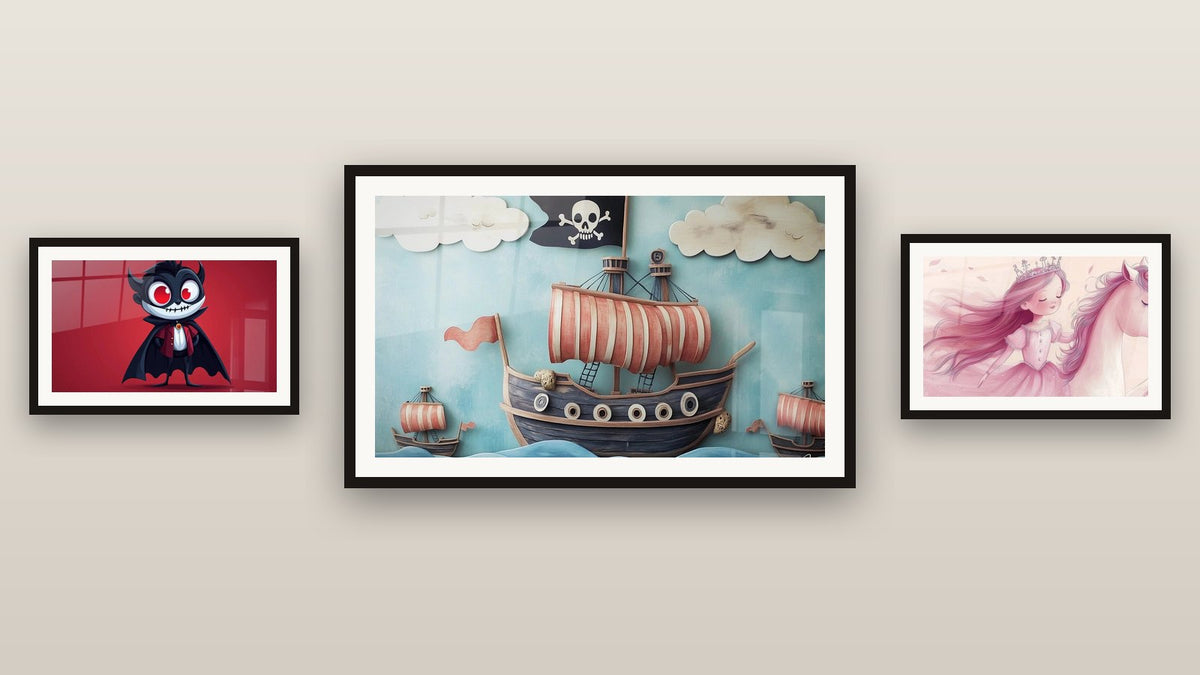 Mur de galerie avec trois tableaux encadrés : Vampire N°2, Princesse N°1 et Pirate N°2