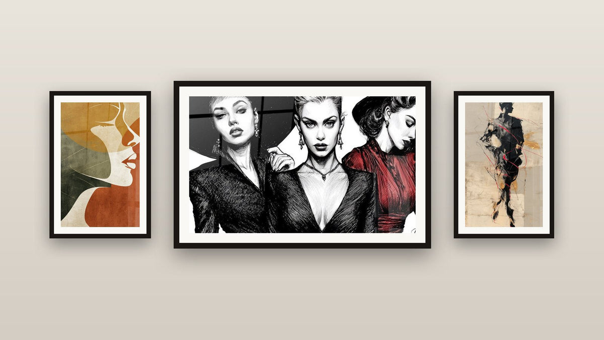 Pared de galería con tres cuadros enmarcados, entre ellos Perfil Femenino Ocre y Terracota Refinado
