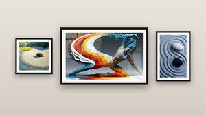 Galerijwand met drie ingelijste schilderijen