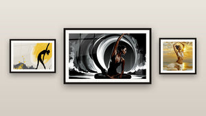 Galerijwand met drie ingelijste schilderijen