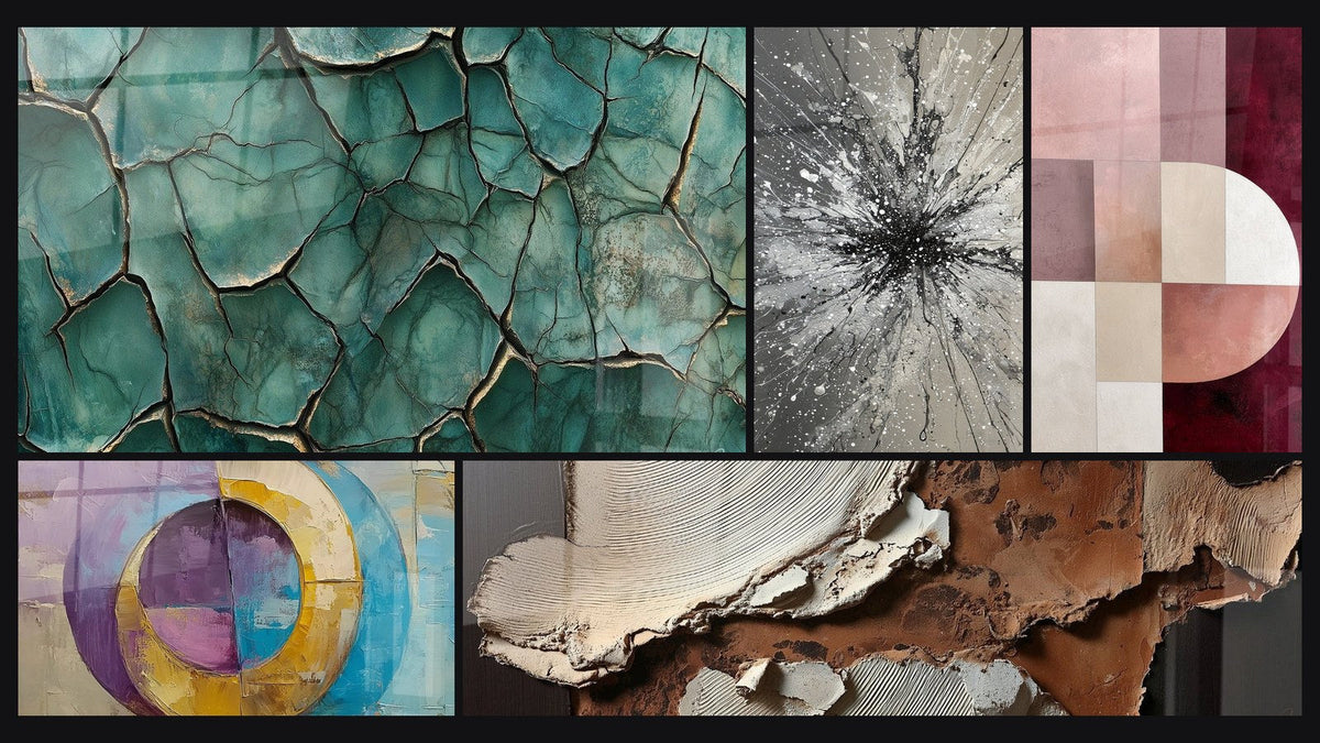 Mosaico di cinque quadri, tra cui Terra Fratturata, Con cerchi concentrici colorati e Texture astratte terra e bianco sporco