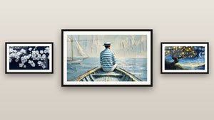 Galerijwand met drie ingelijste schilderijen, waaronder Kerselaarbloesem nr. 1 en De Kunst van Water