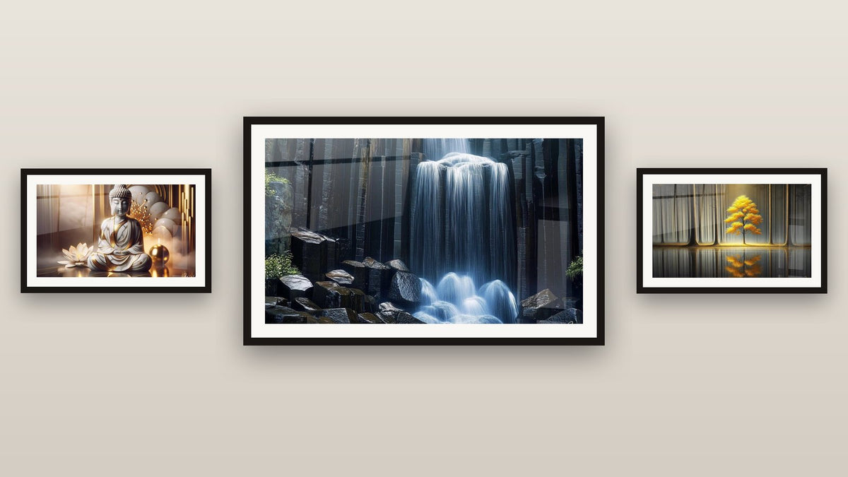 Mur de galerie avec trois tableaux encadrés : Cascade N°3, Tranquillité Éternelle et Paix Marbrée
