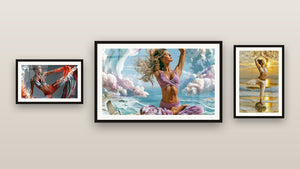Galerijwand met drie ingelijste schilderijen