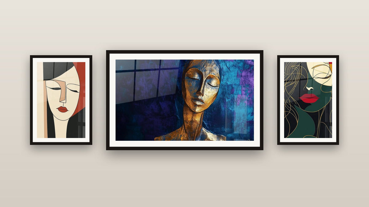 Mur de galerie avec trois tableaux encadrés, dont Inspiré par Tête de Amedeo Modigliani N°2