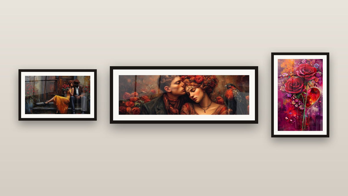 Galerijwand met drie ingelijste schilderijen: Verliefd Bloemenpaar, Koppel afspraakje bij de rode rozen en Rose Liefdeseed