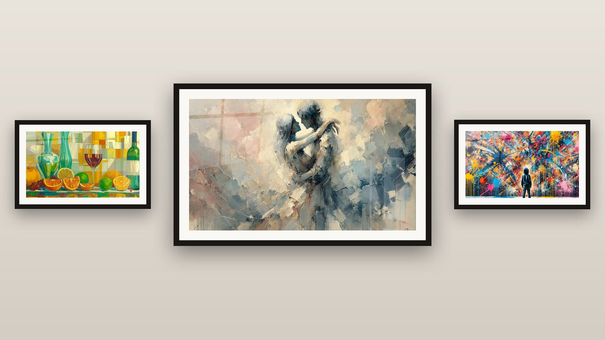 Parete galleria con tre quadri incorniciati: Festa di Colori, Schizzi di Pittura e Tra Noi