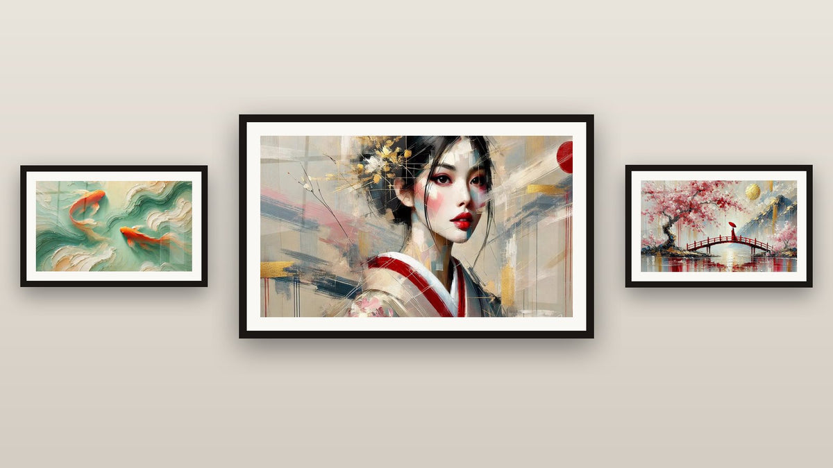 Parete galleria con tre quadri incorniciati: Koi in Simbiosi, Ritratto di una Musa e Passaggio sotto il Sakura