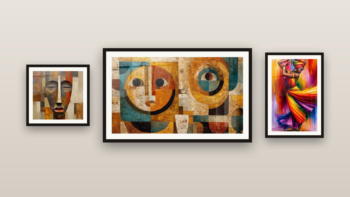 Parete galleria con tre quadri incorniciati, tra cui D'arte geometrica africana e Viso Cubista di