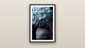 Ingelijst schilderij aan een muur