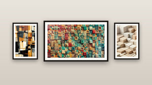 Pared de galería con tres cuadros enmarcados: Abstracto geométrico, Entrelazado de Colores y Minimalismo Esculpido