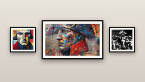 Galerijwand met drie ingelijste schilderijen: Napoleon Keizerlijke Schaduw, Expressief Gezicht Puzzel en Napoleon Pixelstorm