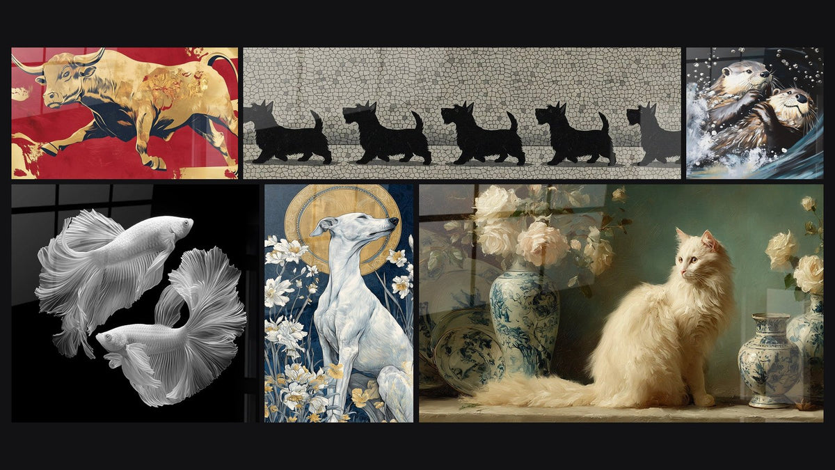 Mosaik aus sechs Gemälden, darunter Kampffische, Hundesilhouetten in schwarzem Mosaik und Weiße Katze mit blauen Porzellanen