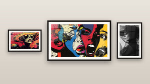 Galerijwand met drie ingelijste schilderijen