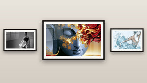 Galerijwand met drie ingelijste schilderijen