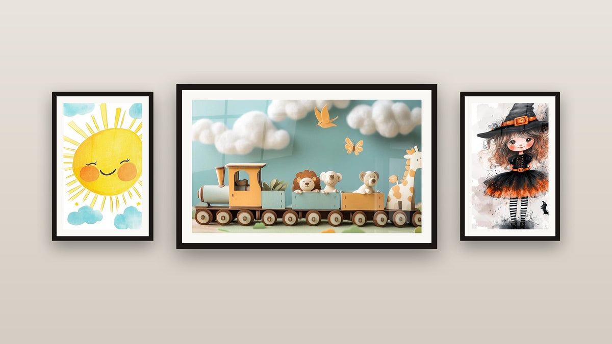 Galerijwand met drie ingelijste schilderijen: Heksenbord nr. 1, Kinderen nr. 21 en Treintafel nr. 2