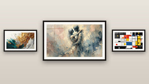 Mur de galerie avec trois tableaux encadrés : Entre Nous, Trace en Or et Jade et Composition géométrique colorée
