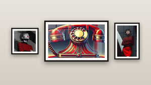 Galerijwand met drie ingelijste schilderijen, waaronder Vintage Bell