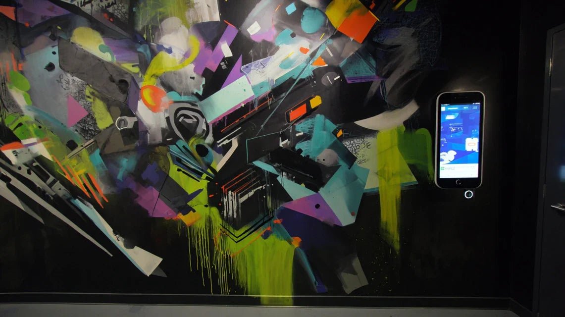 Surveiller l’environnement d’un tableau mural : quels outils de suivi choisir ?