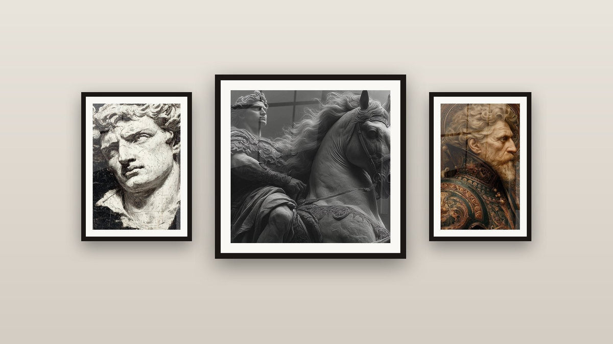 Mur de galerie avec trois tableaux encadrés, dont Mural Alexandre le Grand Vent Conquérant et Buste Marbre Éternel