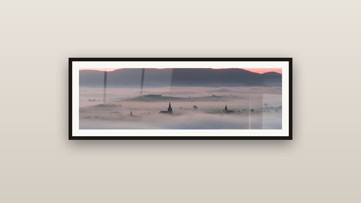 Tableau encadré sur un mur : Paysage Brumeux d'Alsace