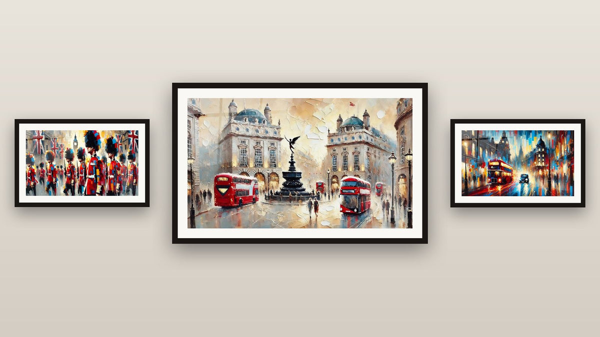 Mur de galerie avec trois tableaux encadrés : Londres N°1, Anglais N°1 et Piccadilly Circus N°1