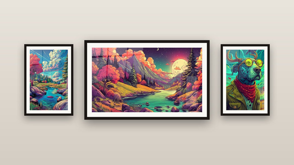 Mur de galerie avec trois tableaux encadrés : Paysage fantastique rivière, Chien humanisé à cornes et Paysage fantastique