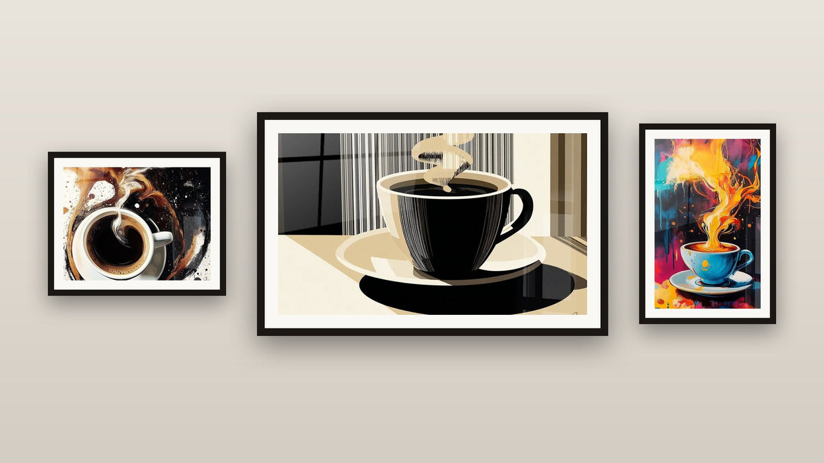 Mur de galerie avec trois tableaux encadrés : Café N°1, Tasse de Café et Café N°2