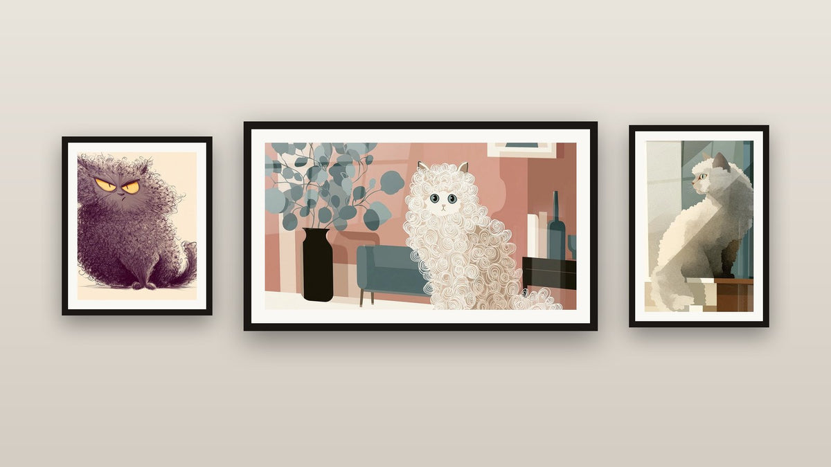 Mur de galerie avec trois tableaux encadrés, dont Chat Selkirk Rex à la Fenêtre et Chat Selkirk Rex Salon Moderne