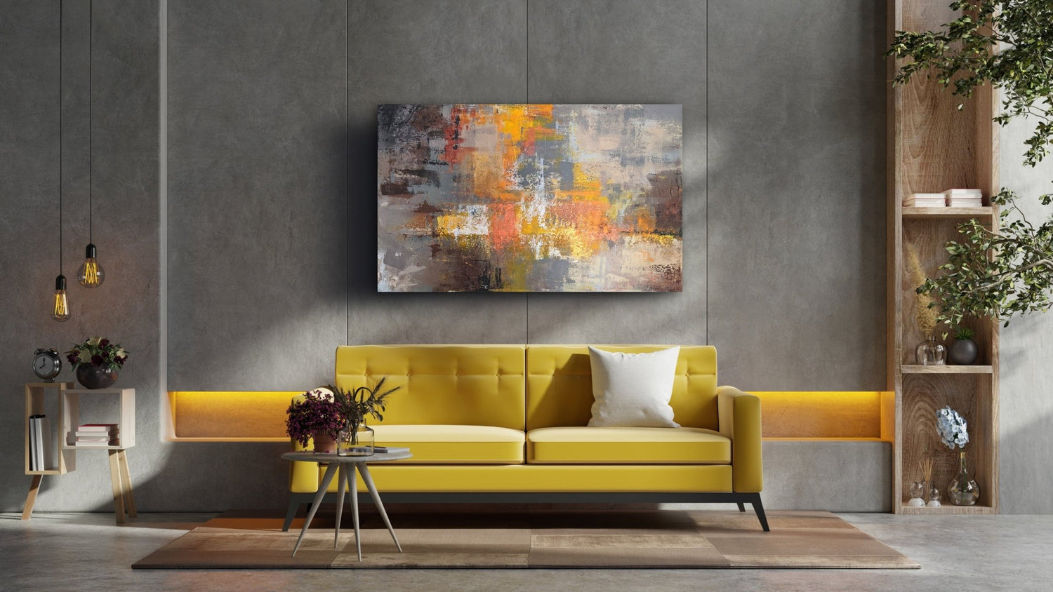 Salon moderne avec un canapé jaune, une œuvre d'art abstraite et des plantes décoratives