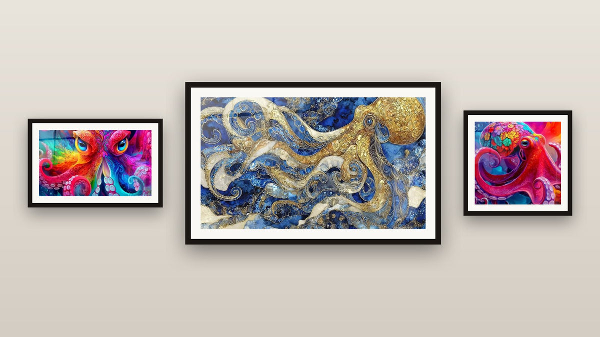 Mur de galerie avec trois tableaux encadrés : Pieuvre Psychédélique, Pieuvre Psychédélique Florale et Pieuvre Dorée