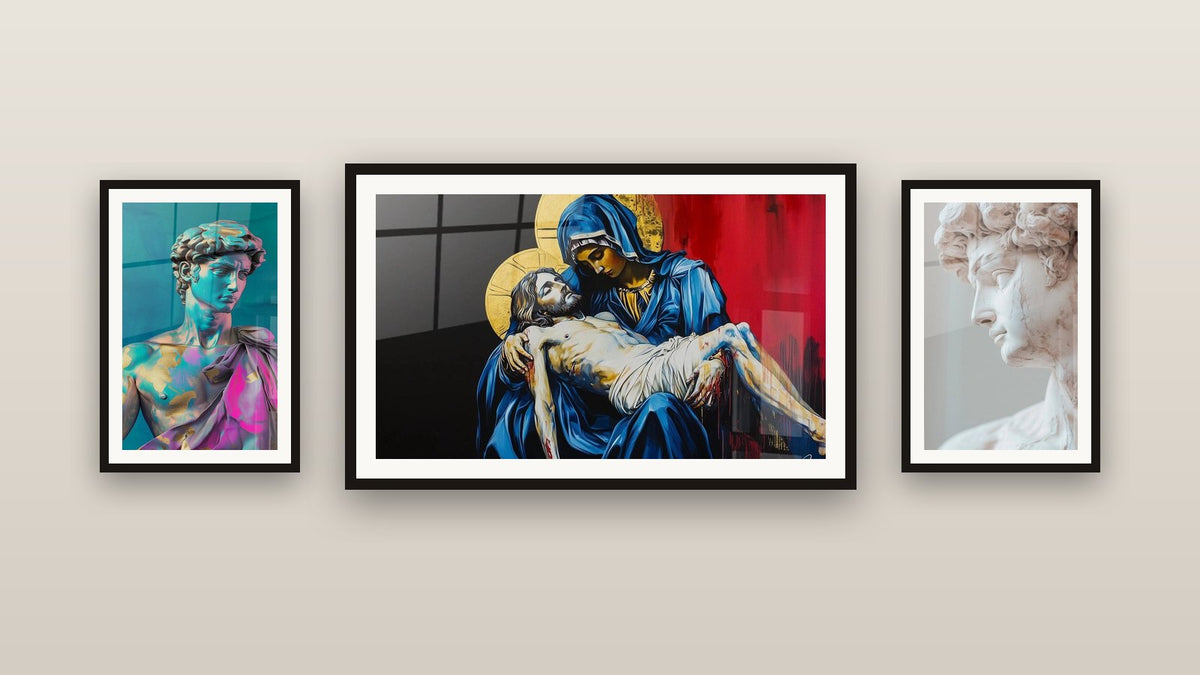 Mur de galerie avec trois tableaux encadrés, dont Inspiré par David de Michel-Ange N°2