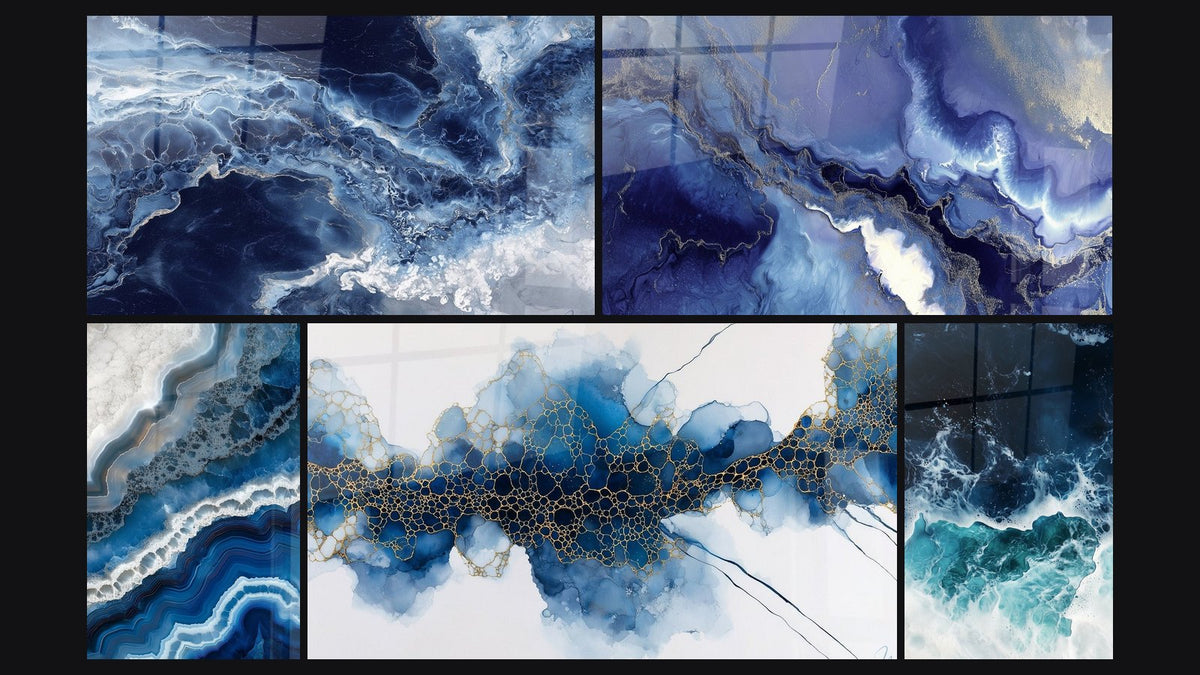 Mosaico di cinque quadri, tra cui Sfumature Blu e Venature Dorate Fluide e Turbine blu e bianco con venature dorate