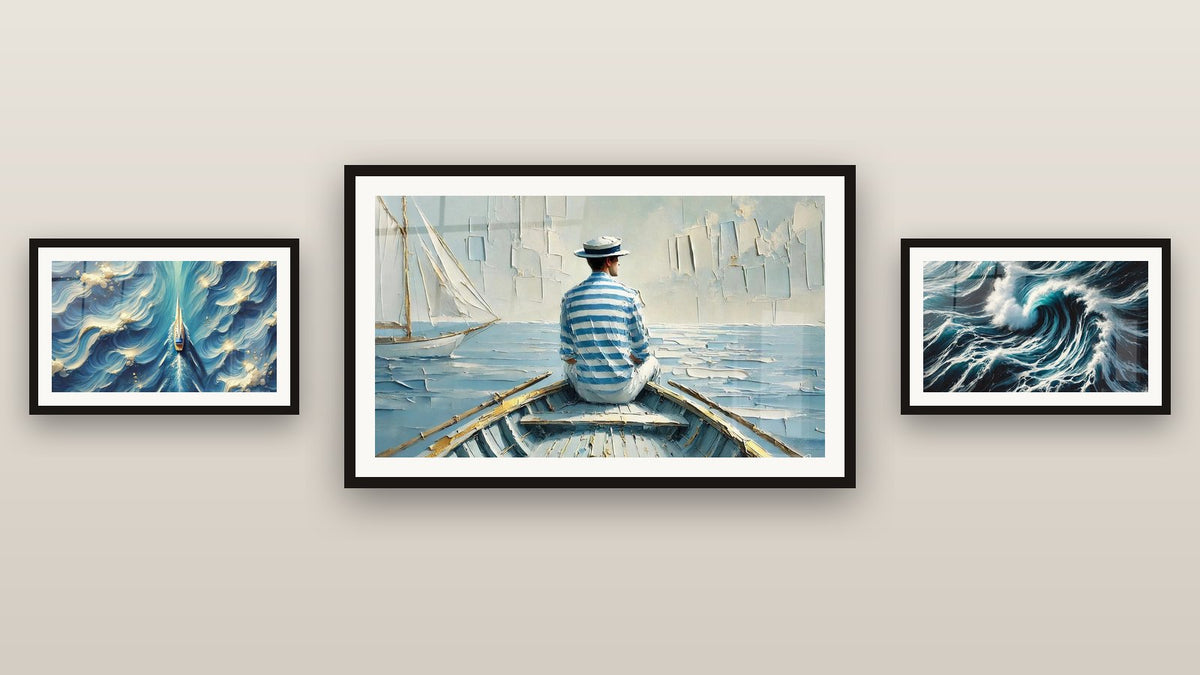 Mur de galerie avec trois tableaux encadrés : L’Art de l’Eau, Cap Vers l'Horizon et L'Appel du Large