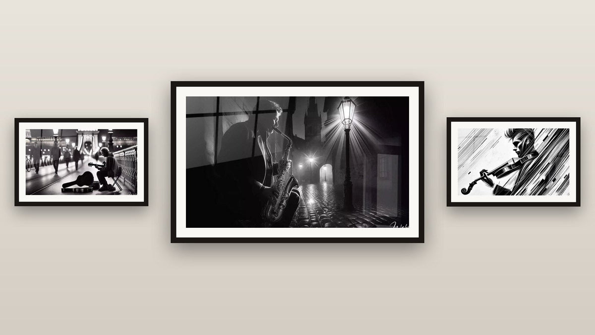 Mur de galerie avec trois tableaux encadrés : Jazz Urbain, Mélodie de l'Ombre et Pont Mélodique