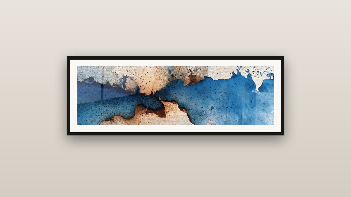 Tableau encadré sur un mur : Abstrait bleu et beige
