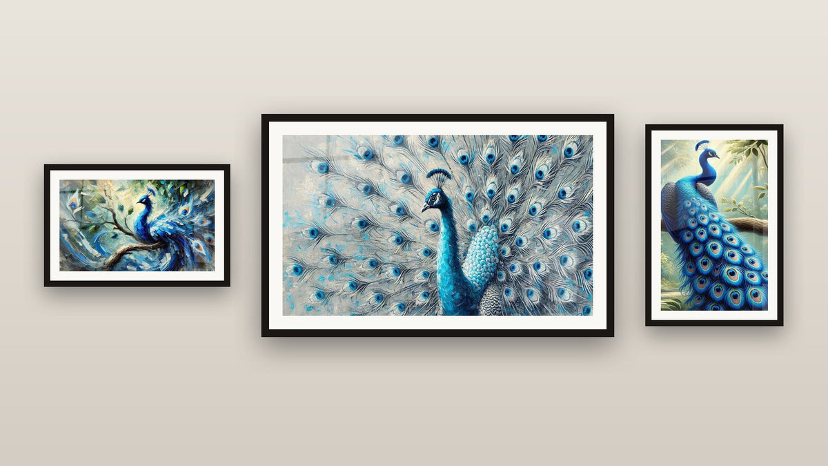 Mur de galerie avec trois tableaux encadrés : Éclat Bleu, Harmonie en Bleu et Joyau de la Forêt