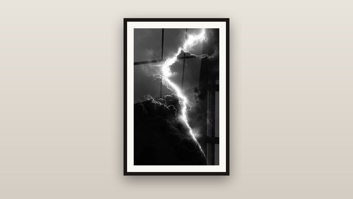 Ingelijst schilderij aan een muur