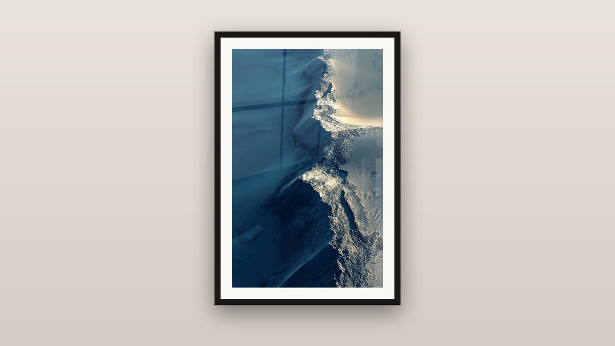 Tableau encadré sur un mur : Vue Aérienne Côte Marine Bleue et Dorée