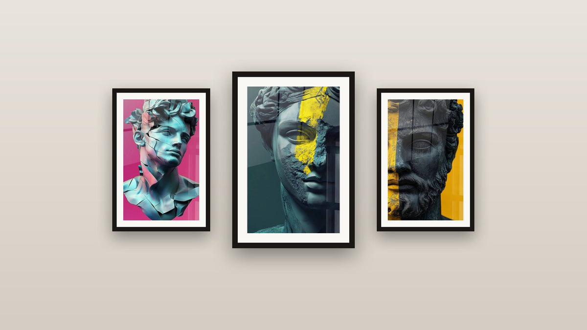 Mur de galerie avec trois tableaux encadrés, dont Marbre Pensif -Édition Statue et Pose Antique -Édition Statue