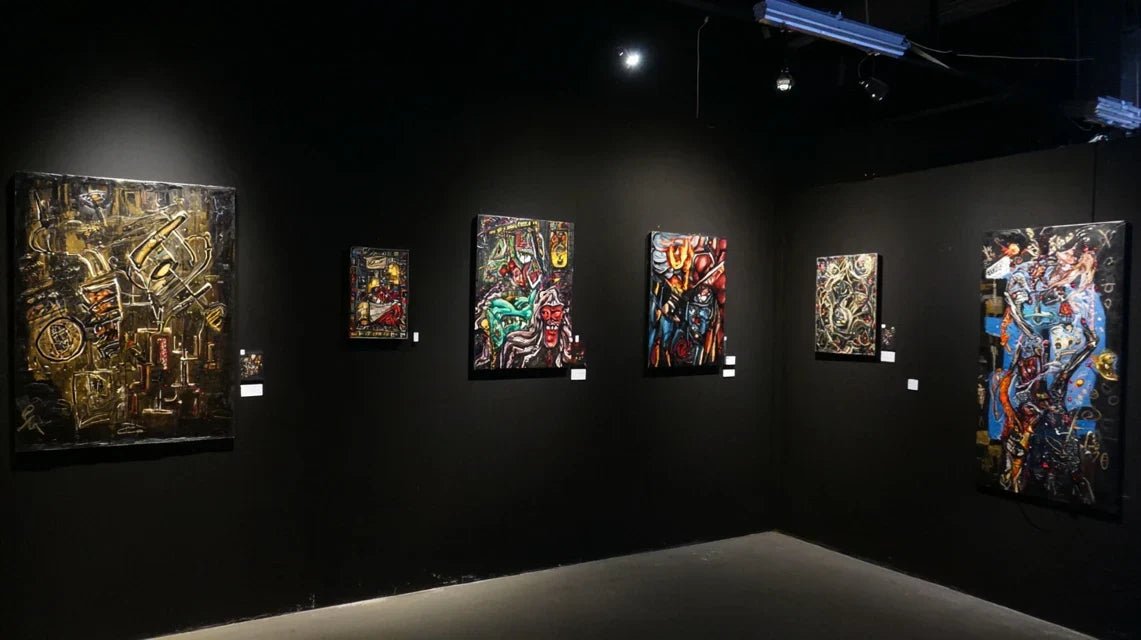 Tableau sur mur noir : quelles œuvres fonctionnent le mieux ?